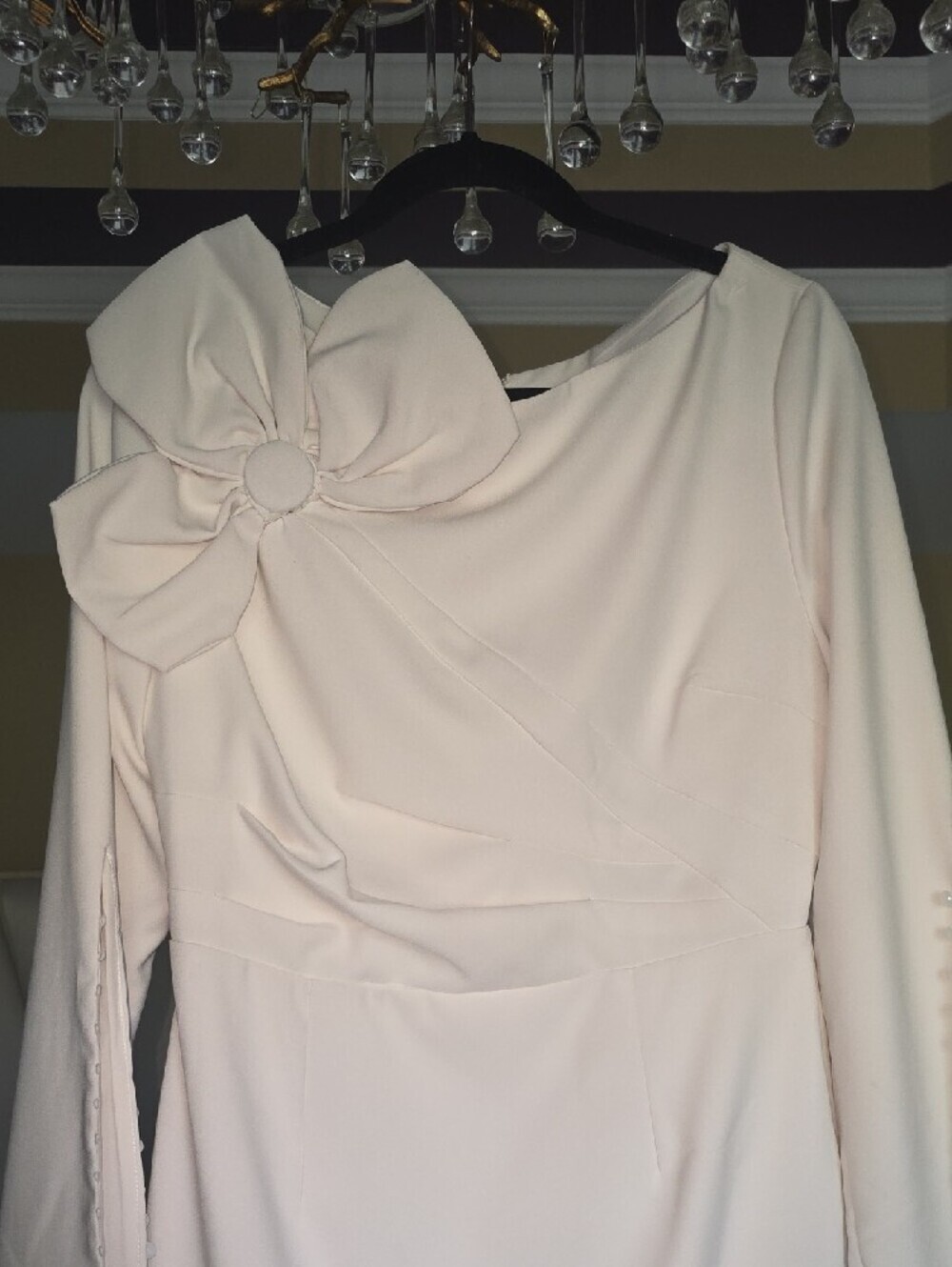 Fehaute Refined White Long-Sleeve Sheath Dress with Floral Shoulder Accent 8 - Picture 3 of 13